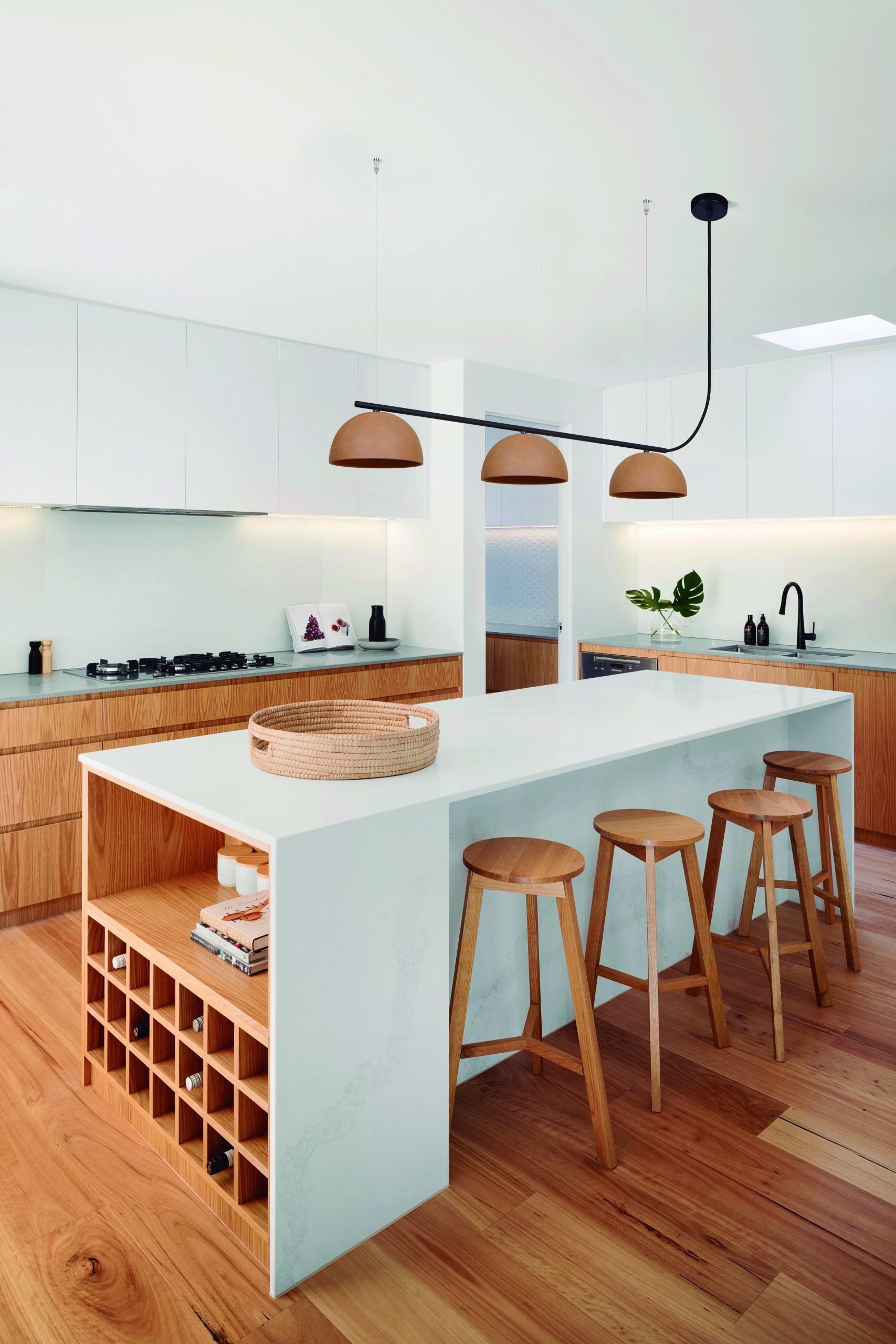 ABSIS_C3_LINEAL_NEGRO_LARGE1585 ambient